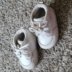 Walking shoes white leather Kidconnection brand size 3, walking shoes, kid shoes